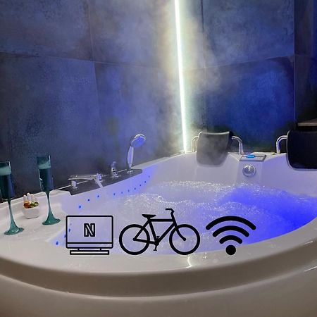 Jacuzzi & Bike Apartment, Krakau Exterior foto